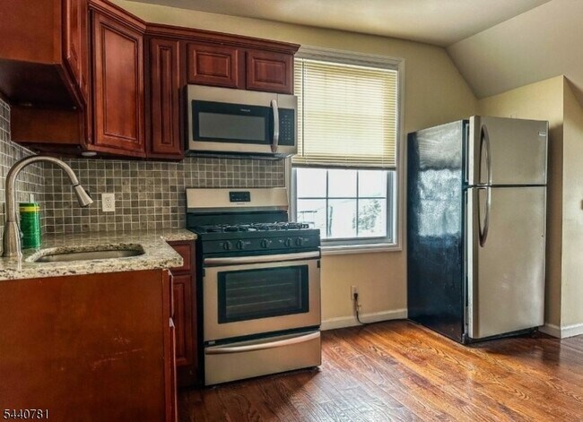 Building Photo - 19 Walnut Terrace