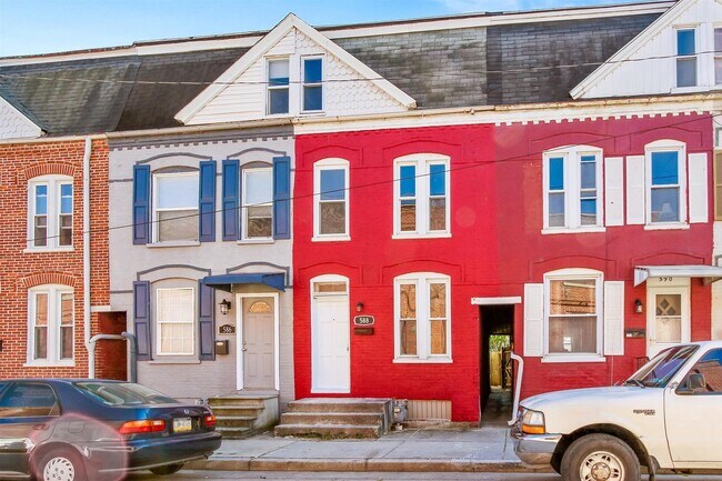 Building Photo - Charming 3 Bed, 1.5 Bath Home in York Pa!