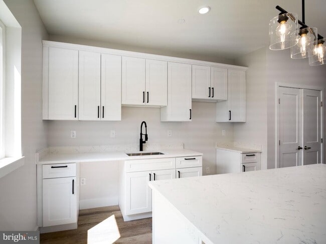 Building Photo - 303 Fountain St