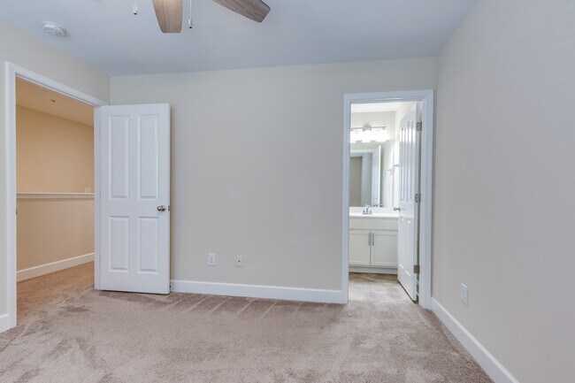 Building Photo - 2029 Serenity St