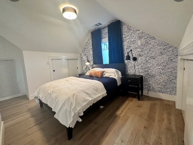 Building Photo - Bernal Heights: Fully Renovated Bi-Level F...