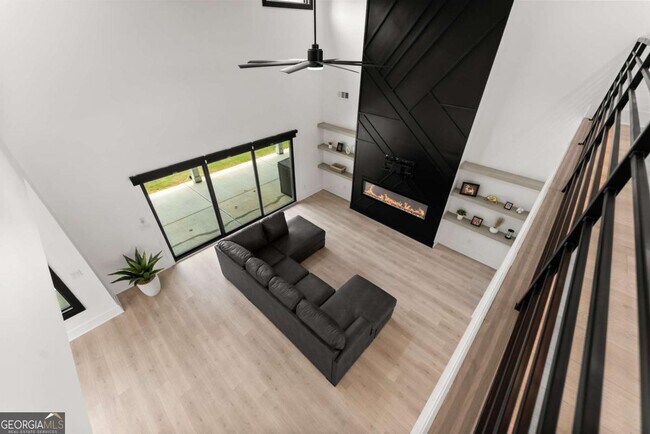 Building Photo - 151 S Pointe Dr