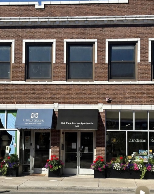 Building Photo - 141 S Oak Park Ave