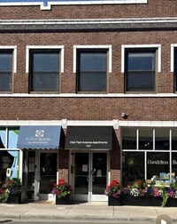 Building Photo - 141 S Oak Park Ave