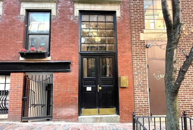 Building Photo - 11 Irving St