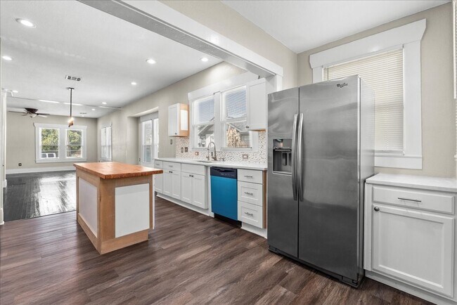 Building Photo - 213 Grace St