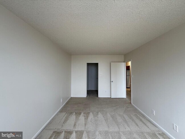 Building Photo - 5225 Pooks Hill Rd