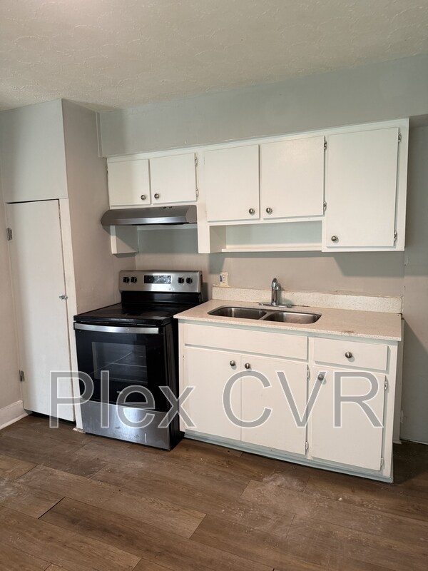 Building Photo - 4022 Young Ave