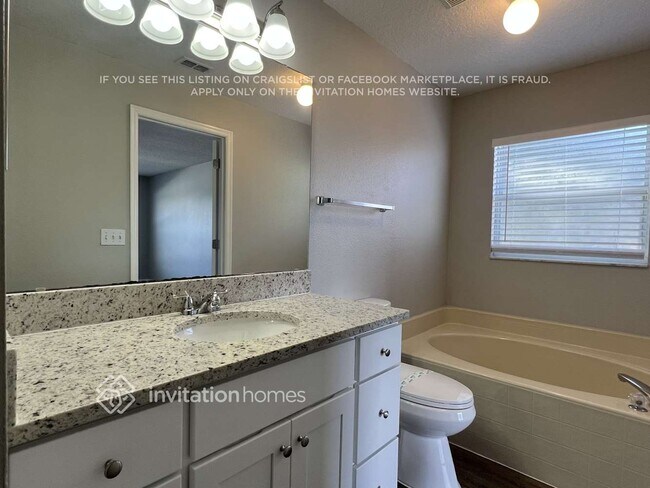 Building Photo - 1918 Knollcrest Dr