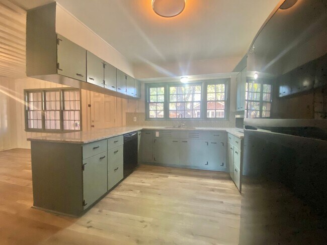 Building Photo - PRE- LEASING NOW for 7/09/2026