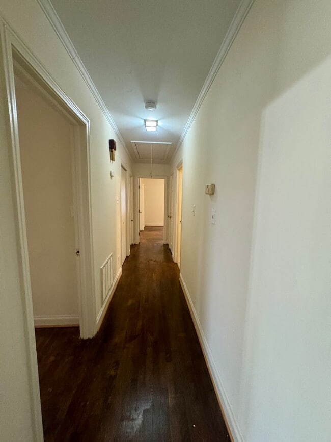 Building Photo - Move-in Ready!