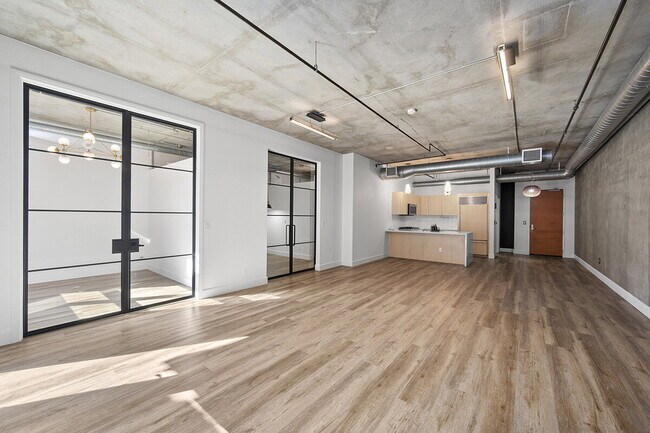 Building Photo - $3,695 - 1 Bed + Den / 1.5 Bath Condo at Parkloft Residence in Downtown San Diego