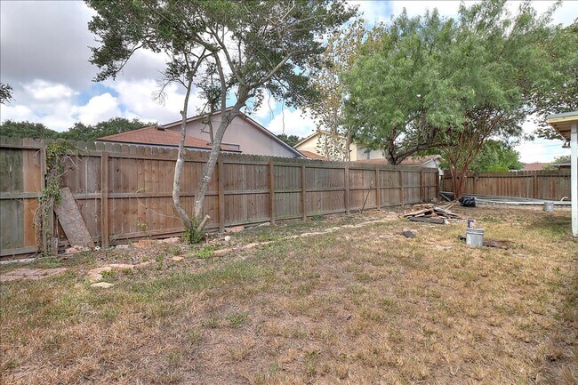 Building Photo - 6405 Clairfield St