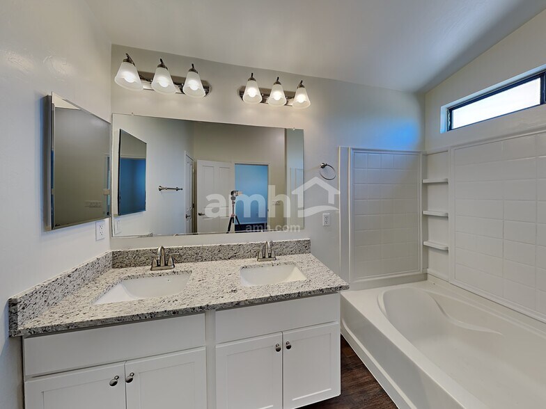 Building Photo - 7918 S Clarkson Ct