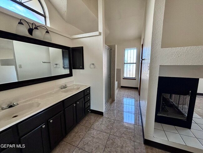 Building Photo - 1442 Sierra De Oro Dr