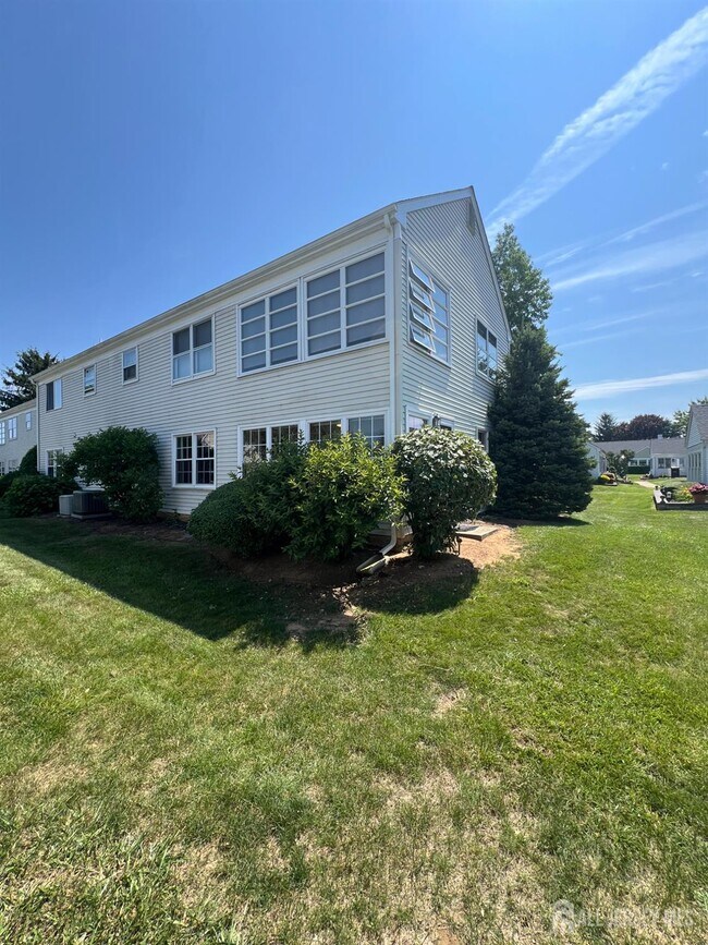 Building Photo - 605 Winchester Ln