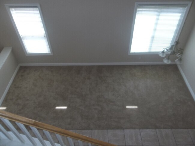 Building Photo - Central Temecula Home