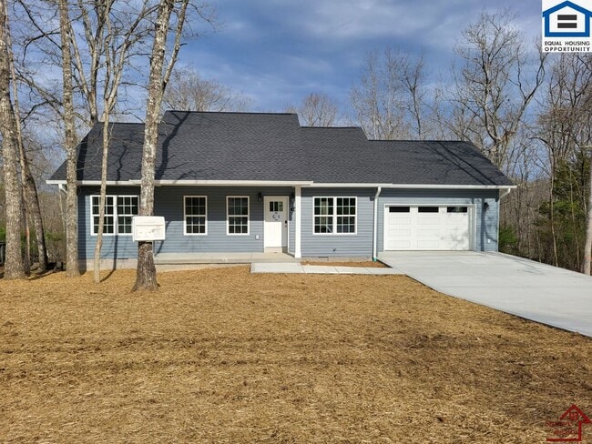 Building Photo - 165 Lakeshire Dr