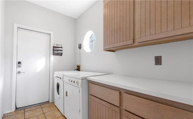 Building Photo - 2533 Seascape Dr