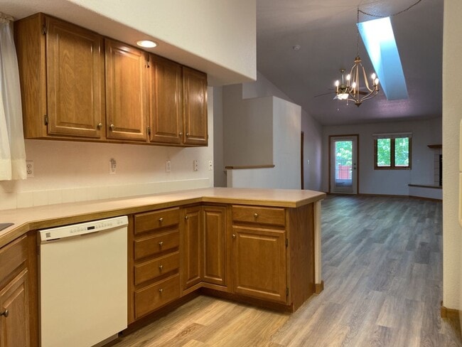 Building Photo - 2325 Northbrook Dr
