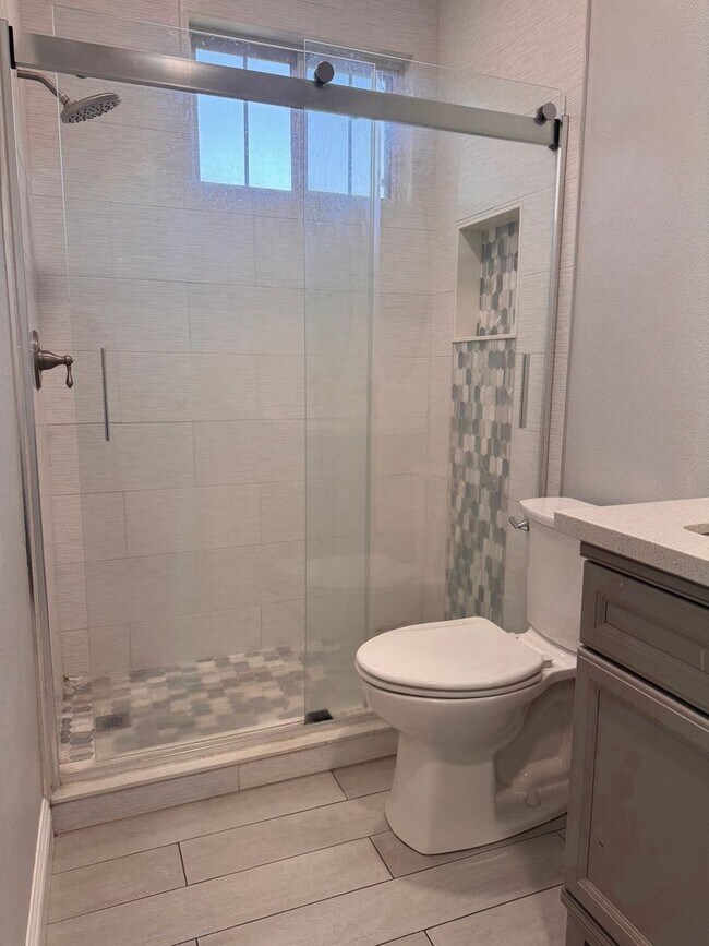 Building Photo - Beautiful single family home