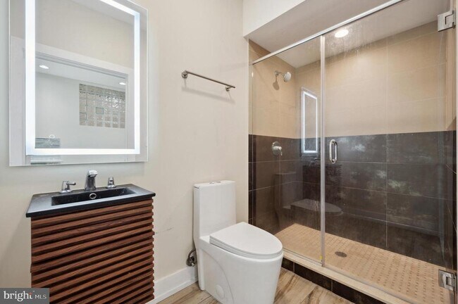 Building Photo - 2024 E Fletcher St