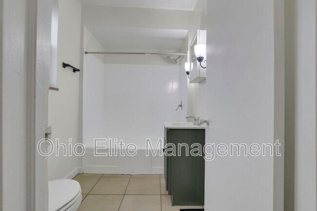 Building Photo - 209 N James Rd