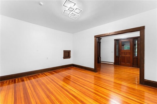 Building Photo - 335 Blackstone St