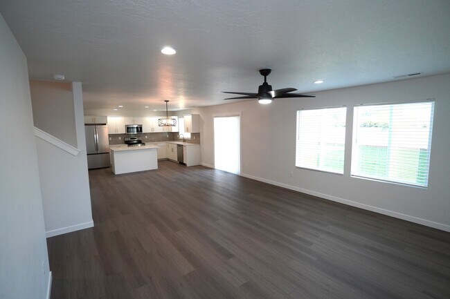 Building Photo - 5813 W Stavros St