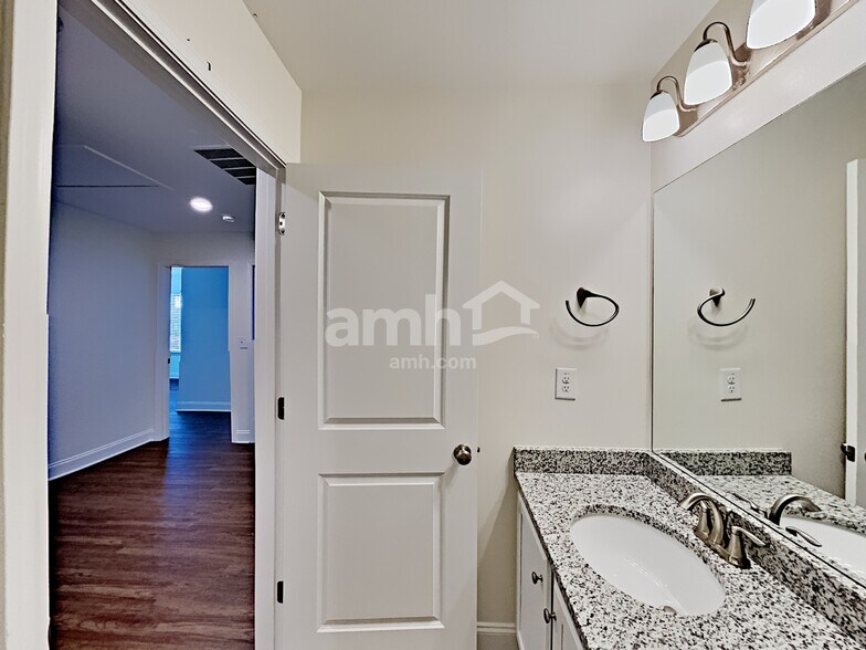 Building Photo - 114 Lindridge Dr