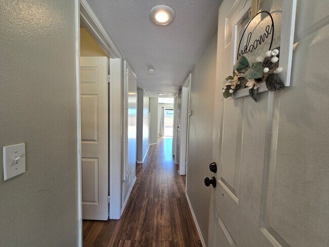 Building Photo - 39354 Longhorn Ct