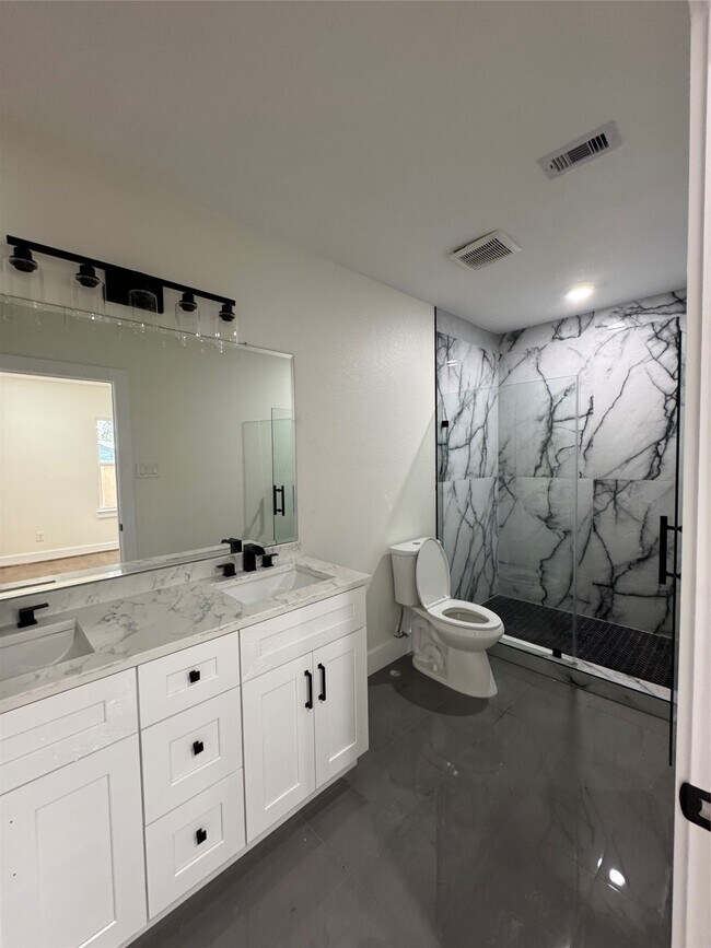 Building Photo - 923 Adele St