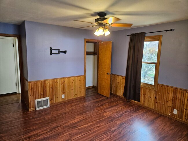 Building Photo - 215 Tyler Ave