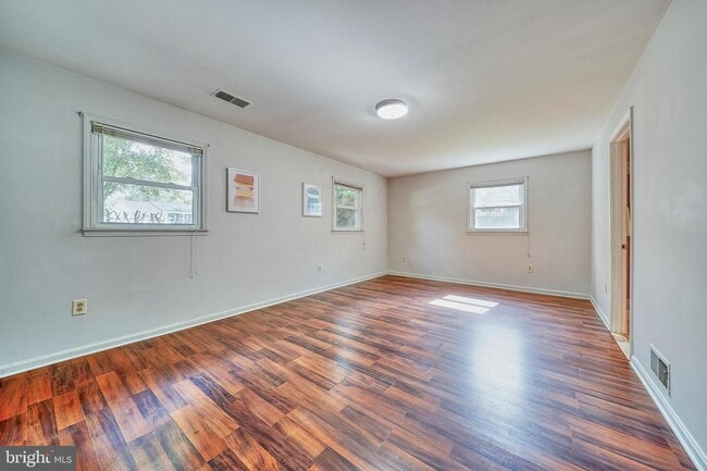 Building Photo - 9516 Bonair Dr