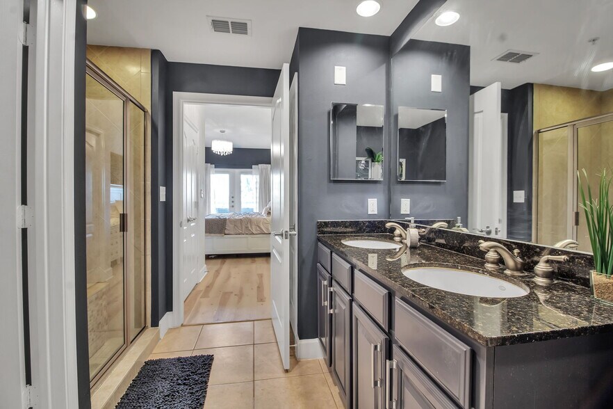 Building Photo - 808 3rd Ave W