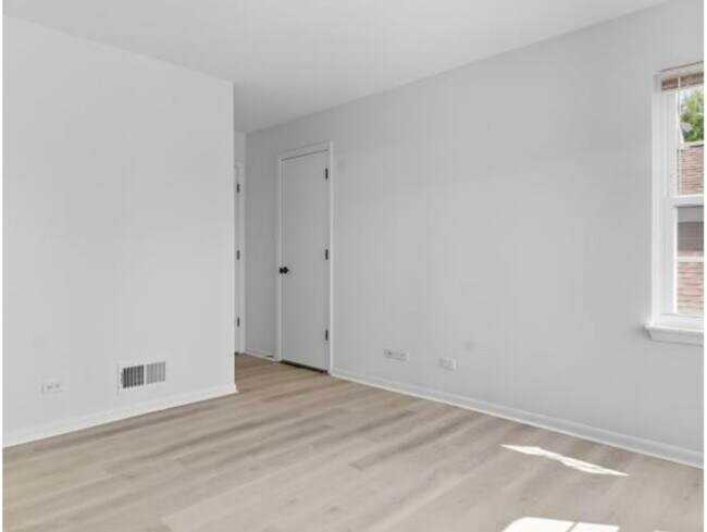 Building Photo - 519 Woodcrest Dr