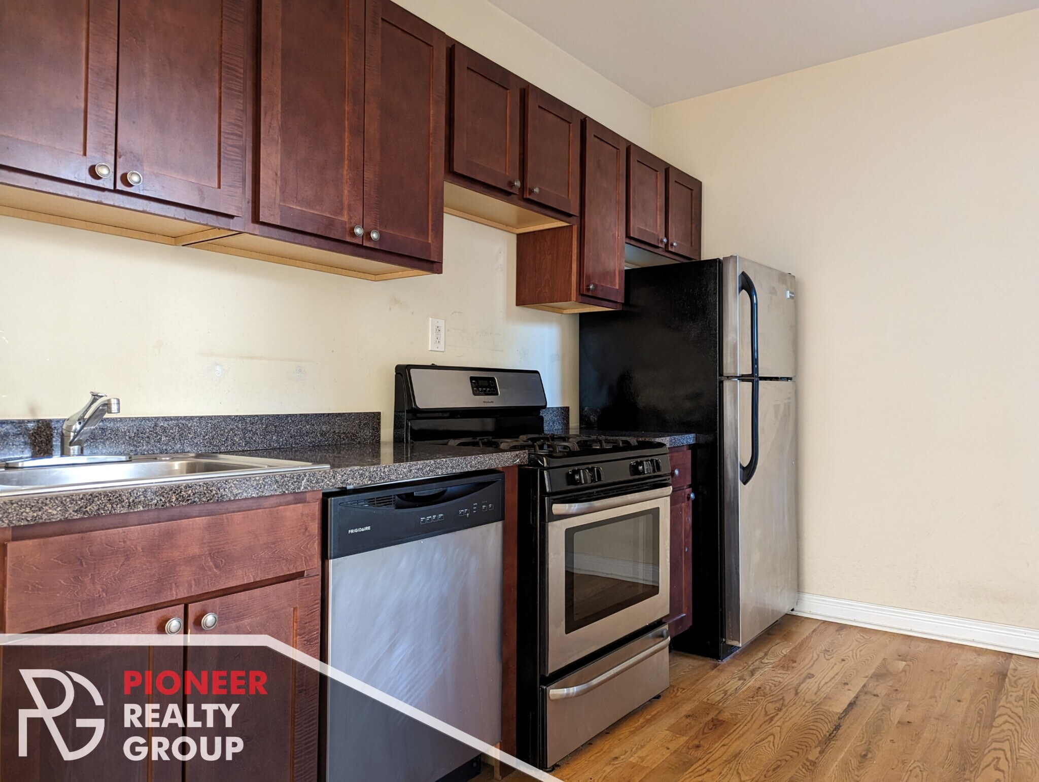 Building Photo - 4409 N Wolcott Ave