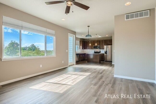 Building Photo - 1121 104th Ave