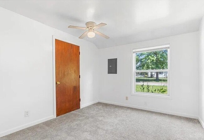 Building Photo - 3705 Burchfield Dr
