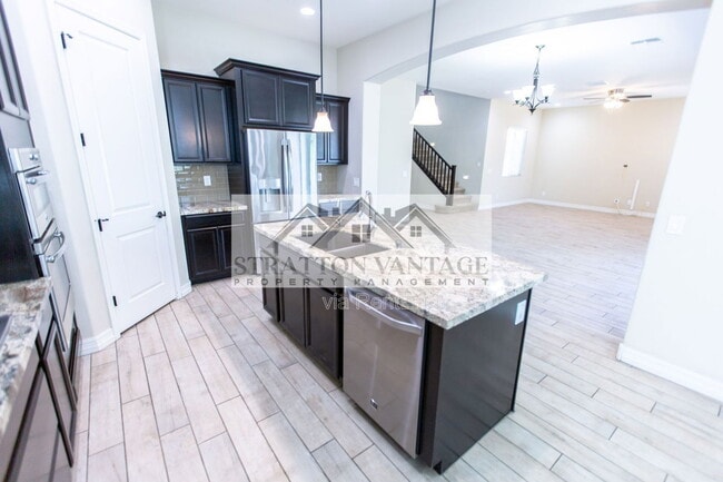 Building Photo - 2883 E Ebony Dr