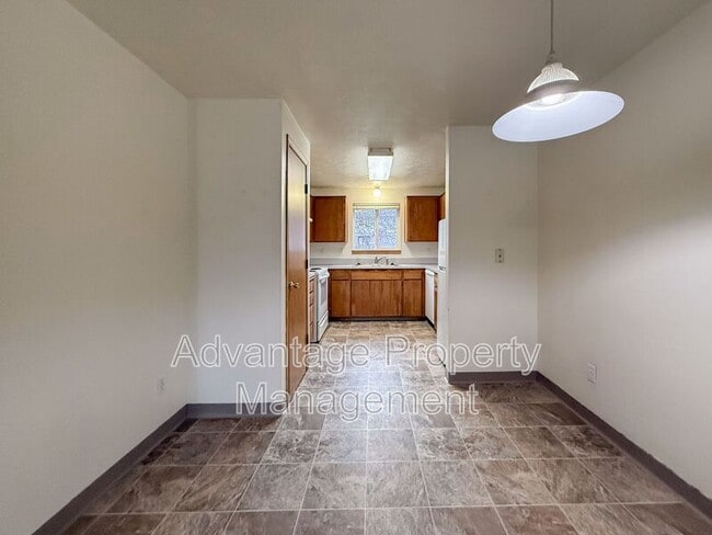 Building Photo - 240 S Monmouth Ave