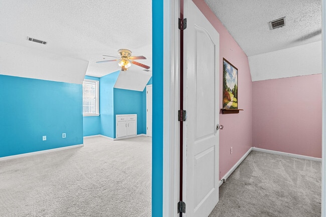 Building Photo - 15 Mulberry Ln