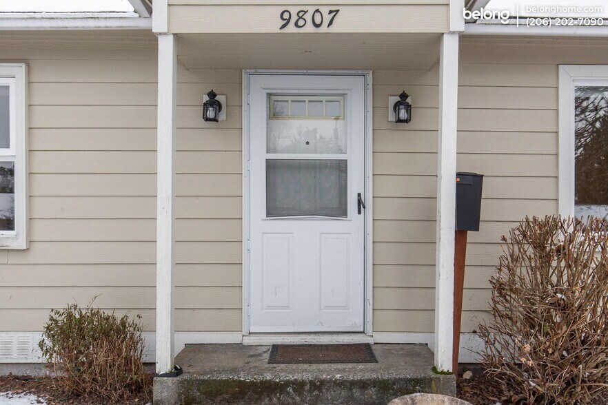 Building Photo - 9807 32nd Ave SW