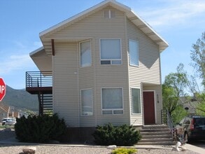 Building Photo - Ground Level Apartment