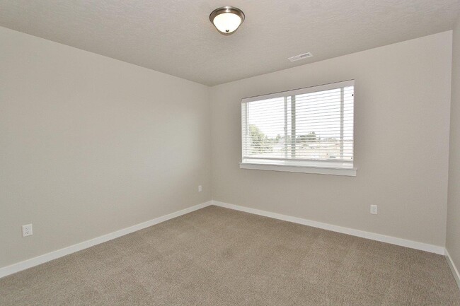 Building Photo - 496 N Tessa Ln