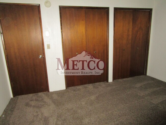 Building Photo - 04703