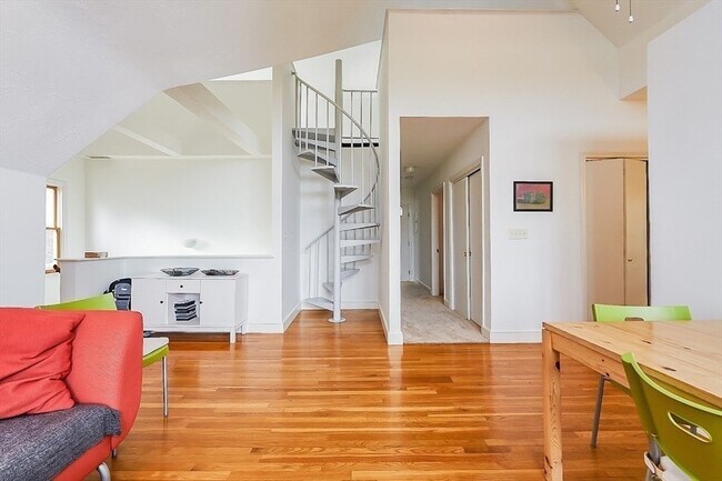 Building Photo - 32 Mason Terrace