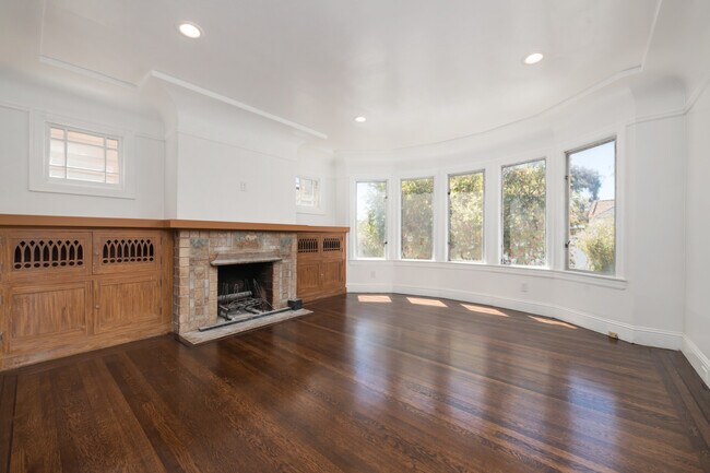 Building Photo - 191 Bocana St