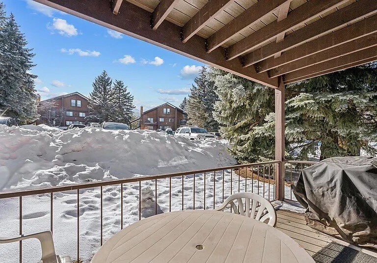 Building Photo - 2025 Canyons Resort Dr