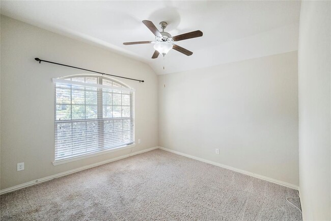 Building Photo - 16602 Highland Country Dr